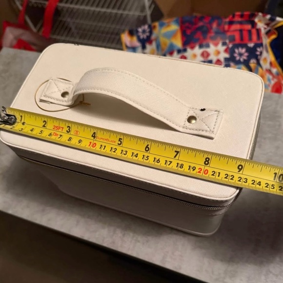 Elegant White Makeup or Travel Bag - Picture 3 of 6